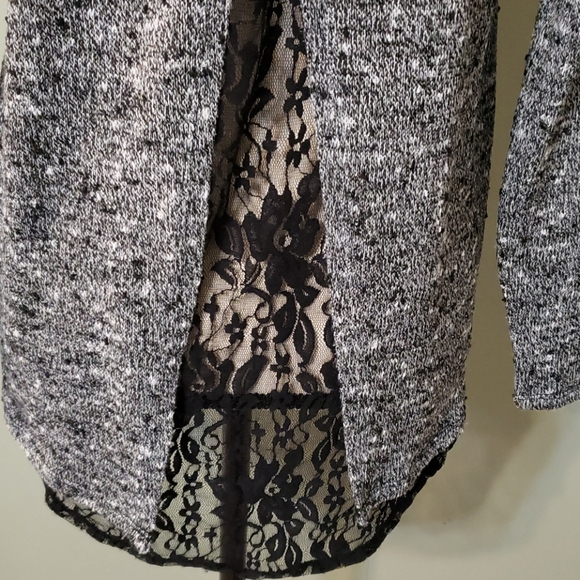 🌟4/$20 Black & white sweater with lace insert - Picture 3 of 8
